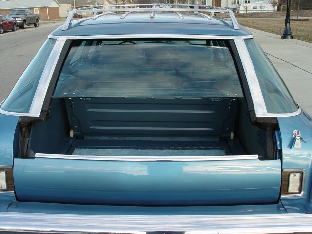 1975 Custom Cruiser wgn 4d 9P 10.jpg