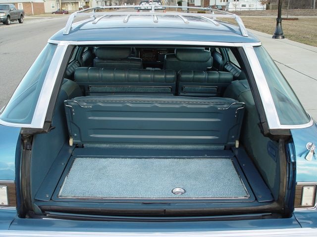 1975 Custom Cruiser wgn 4d 9P 11.jpg