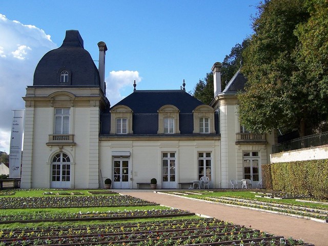 1280px-Jouy-en-Josas_Château_Églantine (Copier) (Copier).jpg